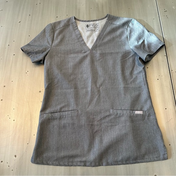 Figs Tops - Figs Grey Graphite Casma 2 Pocket Scrub Top Size XS